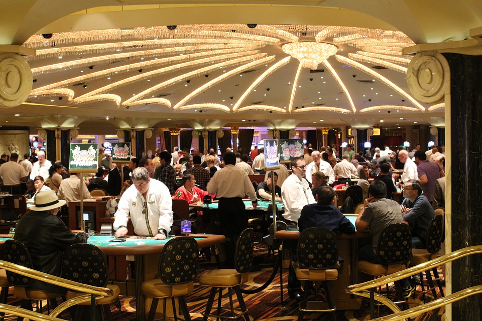 casino-gamblers